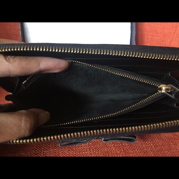 Prada Saffiano Wallet - Picture 6 of 14